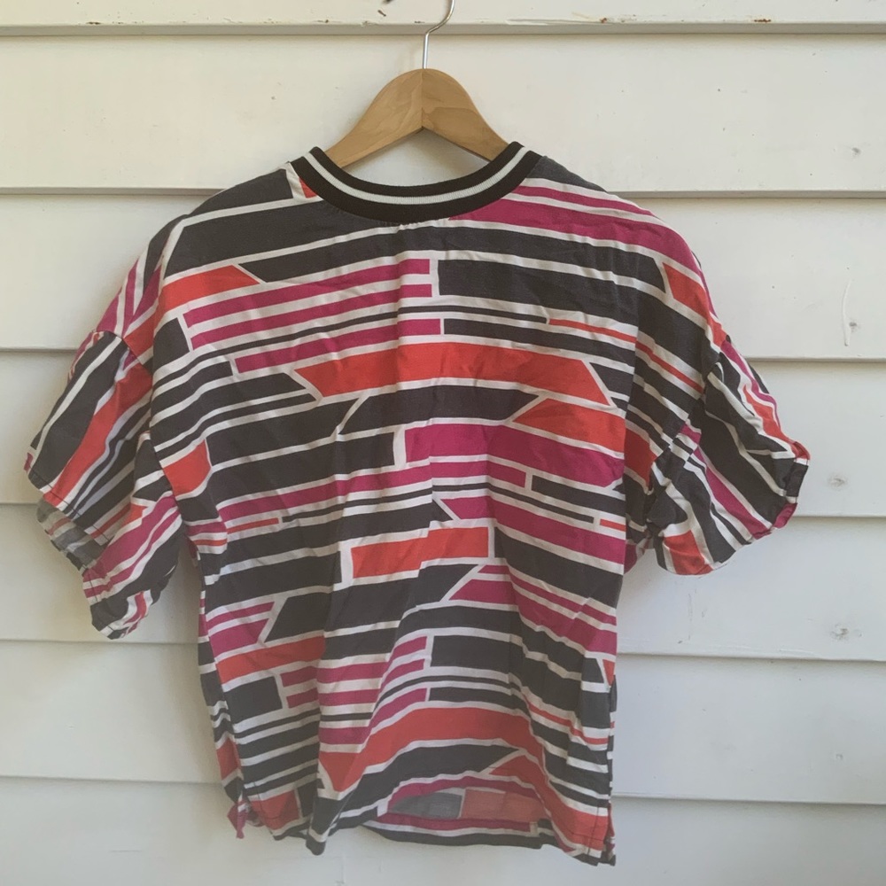 Flutter sleeve geometric tee